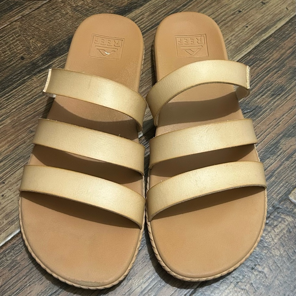 Sz 9 reef sandals